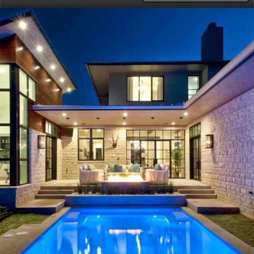 connieescudero's profile picture. 