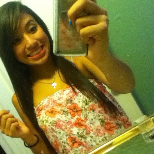 ToTiny_Brenda's profile picture. follow me & ill follow you back c: i love MY bestfriend @AshleyVee21 ^-^