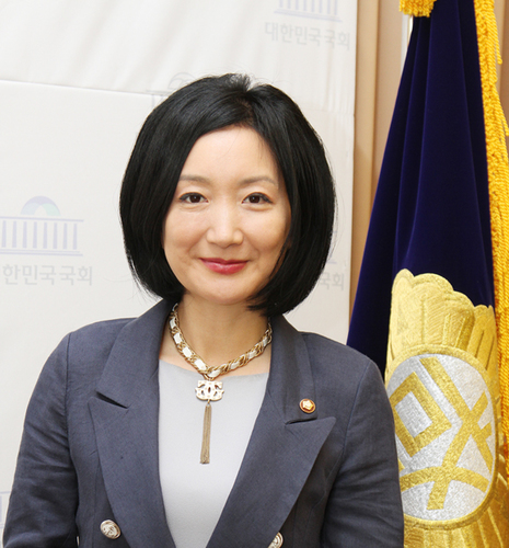 douceMoonJL's profile picture. 제19대 국회의원/ 선진통일당 원내 대변인/ 선진통일당 정책위 의장/ (前)가톨릭의대 재활의학과 교수/ (前)대한의사협회 공보이사 겸 대변인