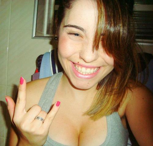 18 anos, Universitária de Direito