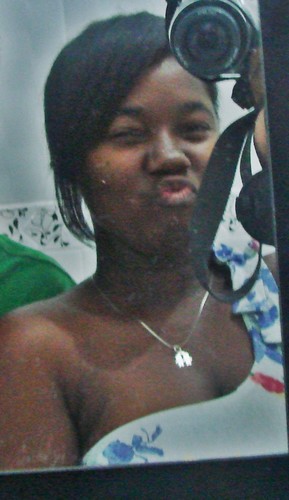 Eu sou uma moça determinadaa , amuh cantar .... Mais as vezes sou emotivaaa ! Maiss sou feliz e levo as felicidades comigoo ! O resto me conheçendo pra saber rs