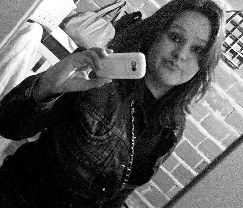 bio comeu minha criatividade ,  ça chata , feia , boba é minha ♥ @idiotavcs ♥ e se esta no inferno abraça o capeta