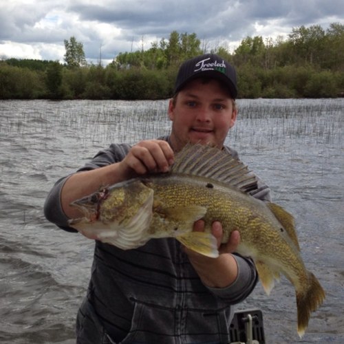 BannyDanman's profile picture. Hi i'm a 27 year old single dad who loves to hunt fish snowboard quad , hang out with my 6 year old son Alex !