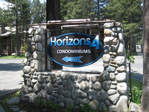 Horizons 4 Condominiums in Mammoth Lakes, CA near Mammoth Mountain Ski Area is managed by Mammoth Condo Rentals, Inc.  and offers properties for rent by owners.