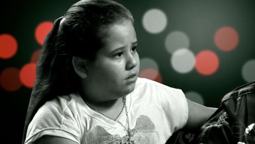 Adolescente problemática constantemente rejeitada pela mãe, Carminha.Filha do Tufão e da Carminha, irmã do Jorginho.