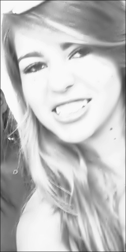 'Queem soou eeu ??
Aaah Amoor nuum taa vendo aa foto
nãao ??
pega uum ocuulos intãao °//
 :)