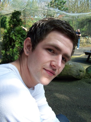 RobinLynchUK's profile picture. pronouns etc.