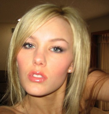 Anyone want to hook up? Boys?