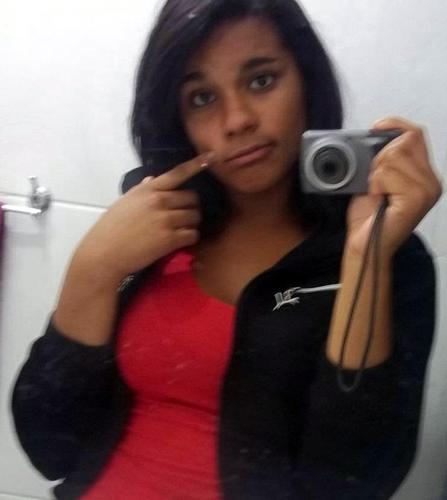 - Sou a garota que nunca³ desiste de uma coisa que quer.
- Sou a garota que um dia ainda vai ser muito feliz.