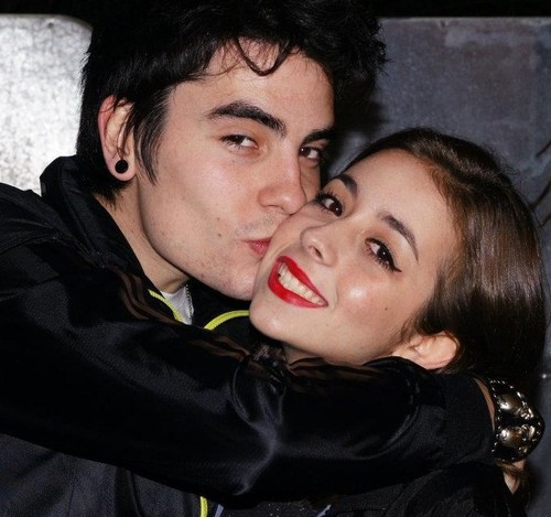 UmBeijoDoLeo's profile picture. Você quer um beijo do Léo? Então follow me.
FC seguido e autorizado pelo @Leo_Cw7.
Desde: 07/07/11.
Dona: @ItsAnaFernanda