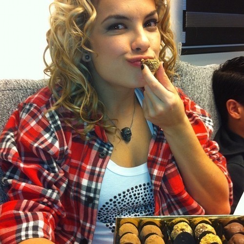 Milhões de pessoas no mundo e eu só preciso de você para sorrir @Lua_Blanco | Meu coração vai ser Rebelde para sempre. | OFC e Reply's nos Favoritos!