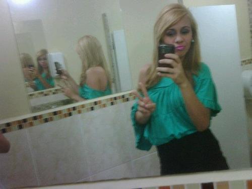 Uma menina inteligente que nao usa o corpo e sim a mente