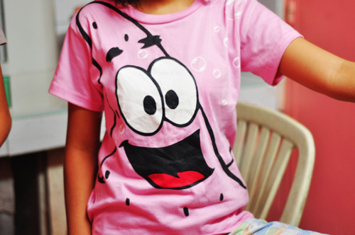 Gabrielly, 16 anos, à espera de um milagre, gorda, desastrada, ignorante, Demi Lovato, mau-humorada e insensível (: