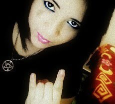 Me transformei em um demonio e me aliei com os anjos caídos . Por isso , fui condenada por Ser traidora da luz.