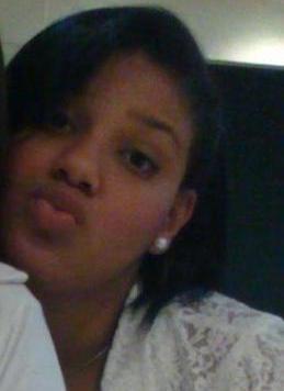 sou uma menina muito simpatica e feliz adoro amigos novos 
sou fã da #ciara#mas gosto de outro cantores #bowwow#rihanna 
sigam que eu sigo todos