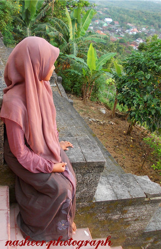 aku adalah aku...
aku bangga jadi diriku sendiri.
dan aku gk menjiplak orang lain