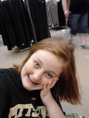 single :) Rip Elizabeth Merry Burnham . I love you girl . 3 I love God with all my heart . My best friend is @foreveratarheel