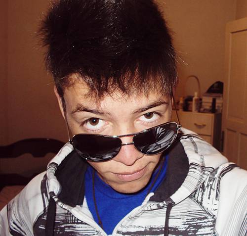 17 anos, Leonino, SANTISTA, doritos, coca- cola.  Eu vivo para fazer a diferença e não só pra ser mais um na multidão. Ei viva a vida com #OusadiaeAlegria ;p