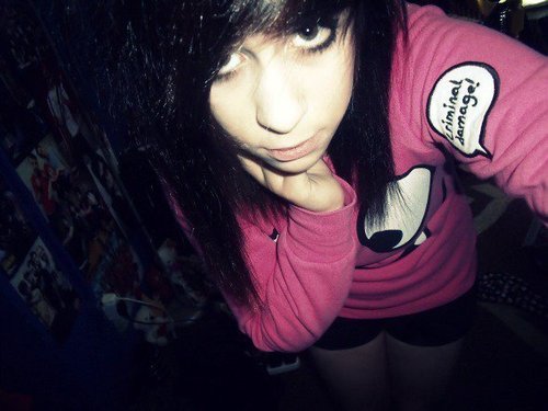 Im pretty cute, love to hang, pretty friendly, i'lll follow everyone that follows me! :D
