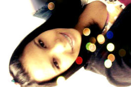 Deus em 1º lugar, Santista, libriana, sapeca, 14 anos,chocólatra assumida, fissurada em The Vampire Diares *--*, uma simples garota com grandes sonhos (: