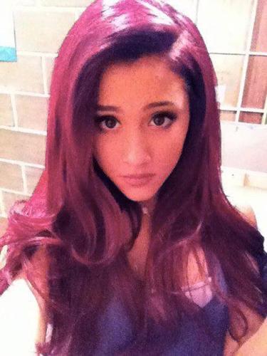 HI!i love ariana grande and i tweet about her and tell what she is doing when she is not on and i have pics of her if you would like mr to show them to you :).!