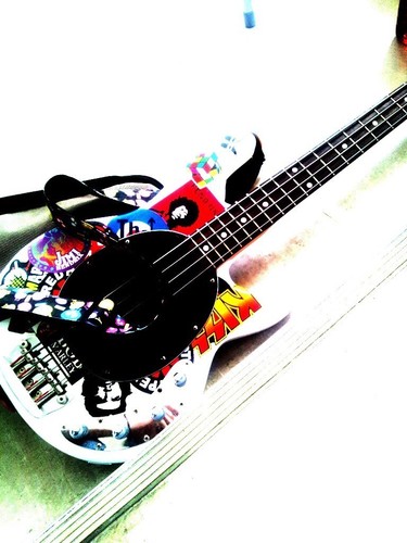 ベースをやってます音楽好きな人もそうじゃない人もバンバンフォローしてください