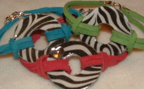 WearOrShare's profile picture. The HOTTEST bracelets among the tweens/teens/adults. Bracelets are handmade using suede bands, fashionable discs w/closures. Discs are interchangeable.