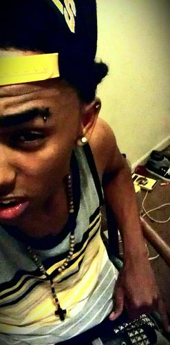 17. |Blunt Rollin'| Rapper. Mama's Boiii. #TeamFollowback #Fwm . Mention me , dont be scared I reply to all