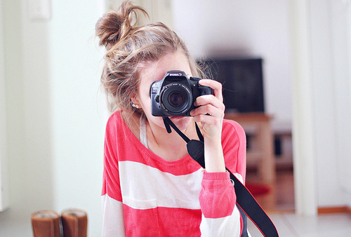 Hey guys I'm 14.I love to daydream,to make fotos, I love animals,and hey follow me and I'll follow back :D