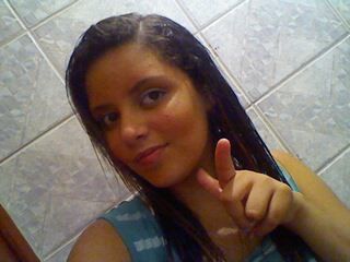 As vezes construimos sonhos em cima d grandes pessoas.
O tempo passa.
E descubrimos q grandes eram os sonhos, e as pessoas pequenas d+ pr torna-las reais.