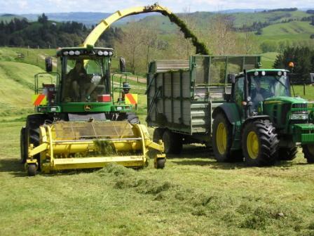 I_Love_Silage's profile picture. The sun is bright the sky is blue. You know what time it is....... It's Silage Time!! #SILAGE