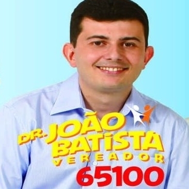 Médico Psiquiatra e Médico da Família, Servidor Público do Município de Fortaleza, Diretor do Sindicato dos Médicos do Estado do Ceará e militante do PCdoB.