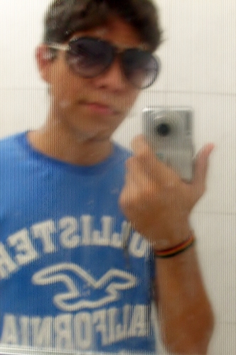 Sou bem humorado, as vezes sou sério, gosto de música, curto dançar principalmente FreeStep, e gosto de ajudar meus amigos pelo menos os verdadeiros )'yy