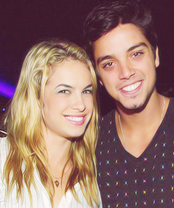 Fc em homenagem ao ator @simasrodrigo e a Atriz @Lua_Blanco. Amor de fã, é um amor inexplicável, apenas ♥
Since: 28/05/2012 ♥