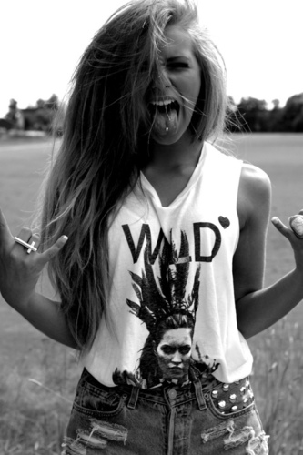 two random girls, posting nice tweets ♥ Hé you just follow us, and this is crazy. But we love you, so call us maybe 06-84363774 ♥