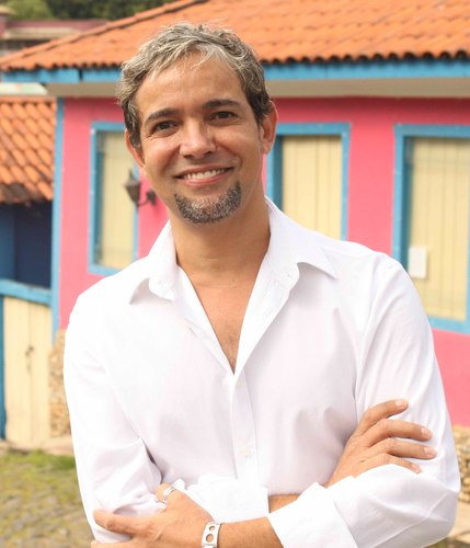 Candidato a Vereador de Contagem pelo PCdoB, Ex - Vereador (1996), Sec. de Assistência Social, Atual Diretor da Escola M. Domingos José Diniz Costa Belem.
