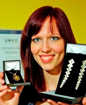 EmilyRichard's profile picture. Award-winning jewellery designer and maker, creating contemporary silver and gold pieces inspired by geometric patterns.