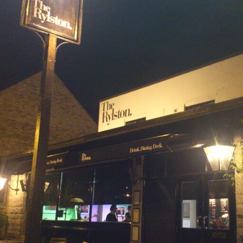 the_rylston's profile picture. Friendly and fun with family in mind. Simple fresh menu. Fab pizza....