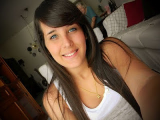 sou uma menina muito legal ''-'' gosto de conversar com os amigos em um dia de sol em alguma praça ou shopping ! sou meiga, feliz, leal,  ! eu me amo *-* rs