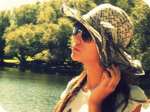 Hello my name is Diamela , am DIRECTIONER FOREVER,