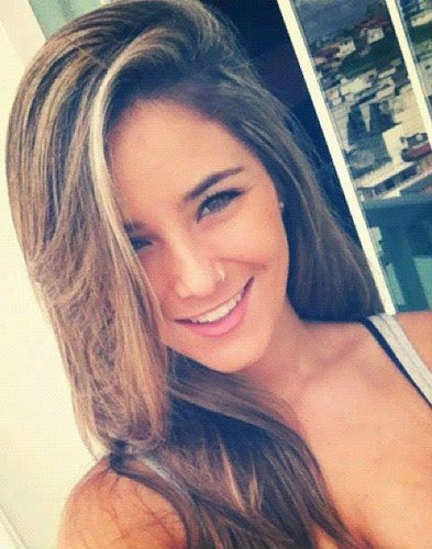 Tão chata, tão boba, tão ciumenta, tão bipolar, tão eu. / Dona: @1minaingenua_ Larissa Abreu *-* Segue que eu sigo de volta :)