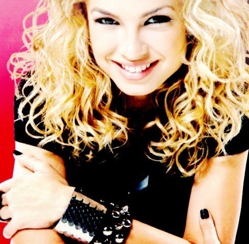 E aí, de repente, você percebe que ela é o seu primeiro e último pensamento do dia. E é isso que você é pra mim, EU TE AMO @Lua_blanco ♥ | Since: 21/07/2012