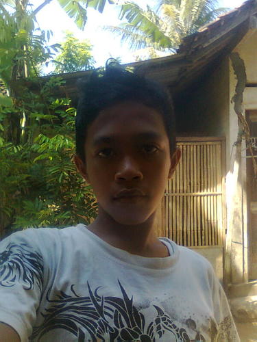 mocet12's profile picture. I Dont Know