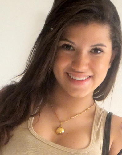 17, geminiana e botafoguense. http://t.co/i9Phw3apEU