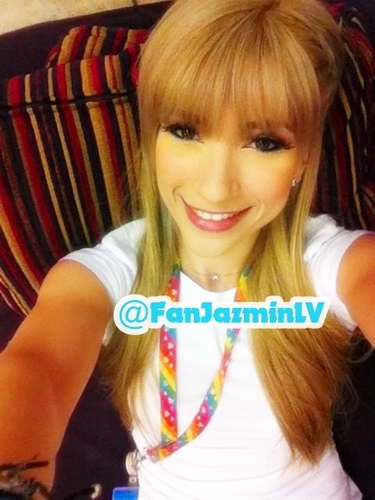 Fan de LA MEJOR conductora de #Acabatelo y @multimediostv ... Ella es Jazmin López Villarreal! @JazminconJ