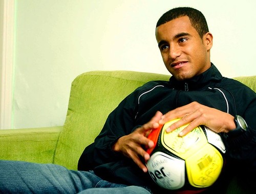 Twitter dedicado  a todos que admiram o profissionalismo de  @LucasnaRede_
16/07/12