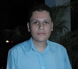 Sou Técnico em Eletrônica, Redes e Informática. Adoro novas Tecnologias, e  atualmente trabalho como técnico em Informática. Adoro um byte-papo com os amigos...