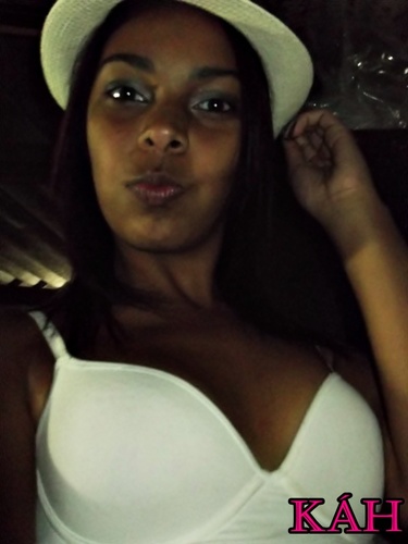 Menina mulher.Palmeirense,Solteira,apaixonada por Pagode viciada em  música e sempre conectada nas redes socias so add..Em busca da Felicidade!!