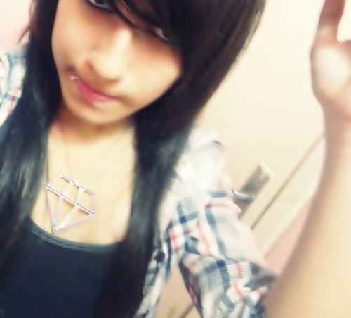 Aquela que poucos conhecem de verdade & aquela que muitos julgam sem conheçer nada sobre minha vida ! Prazer, Eu (: Beem Viindo *--*