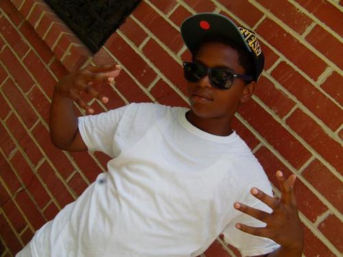 Shit I Be Det Nigga On Da Block Tryna Make It Jus Hidd Da Follow Button!! Team Bulls!!iiBe On 
The Road To Success♥☜